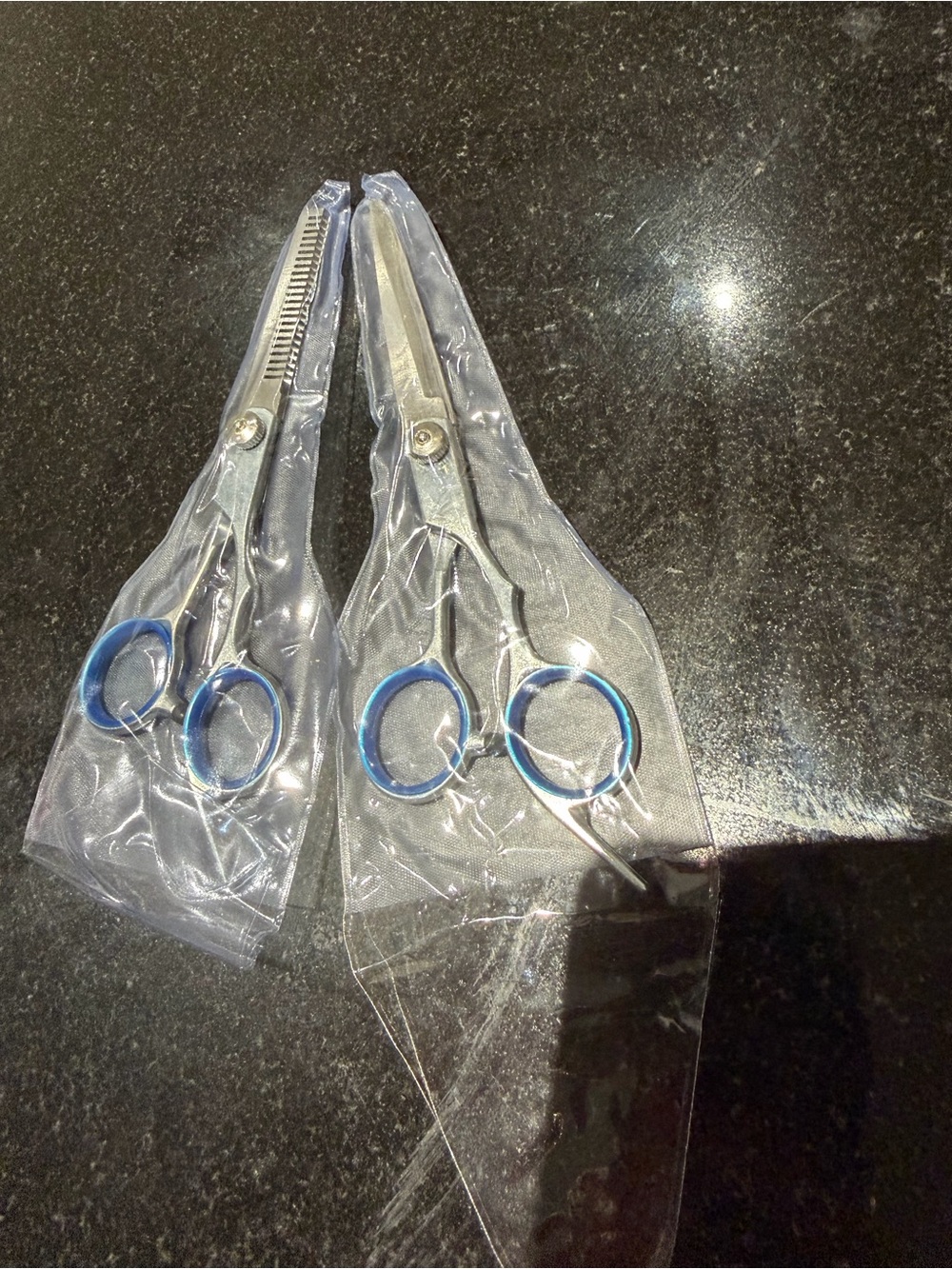 Haircutting scissors set